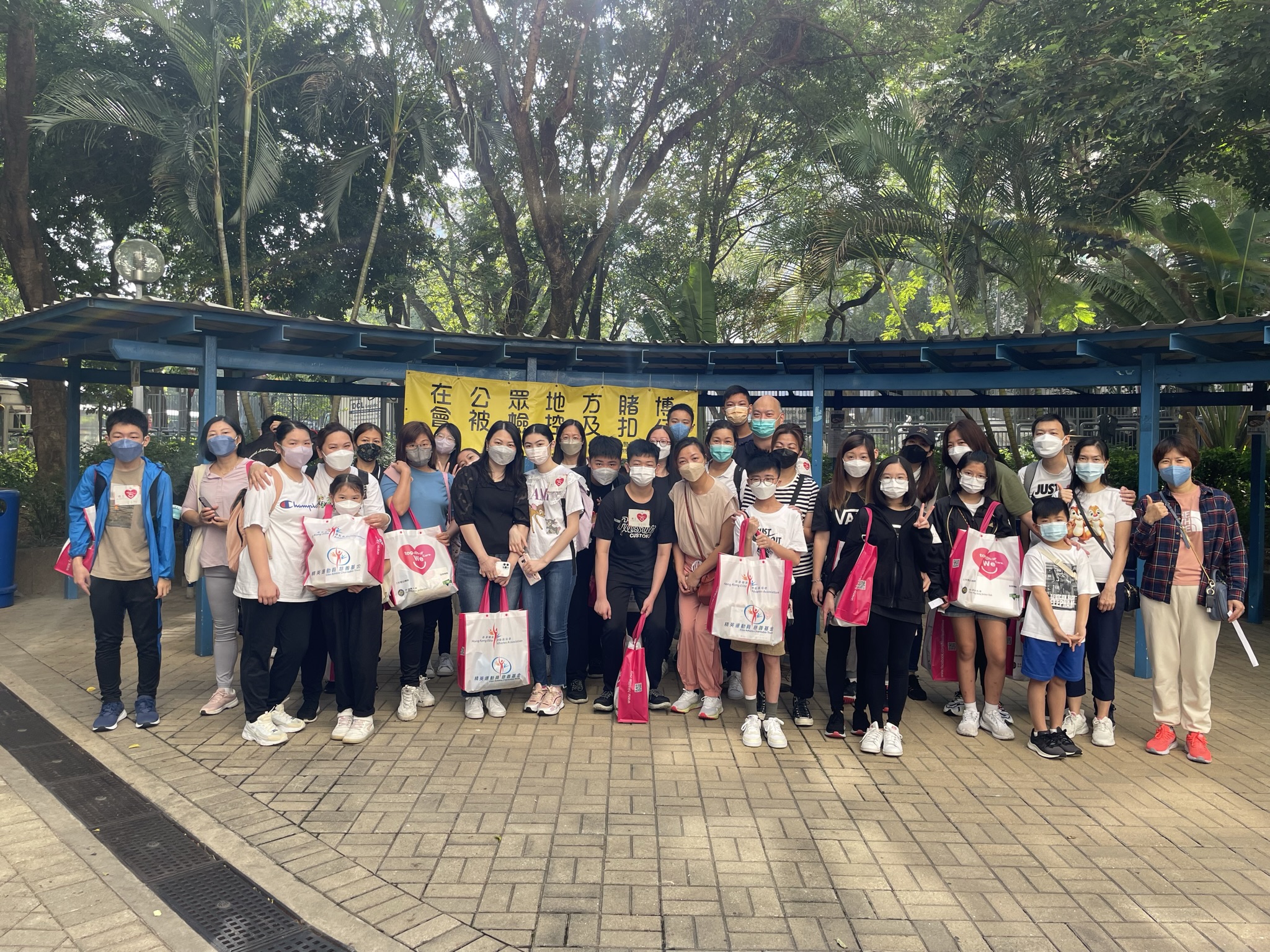 義工服務：精英運動員愛心送暖探訪長者活動